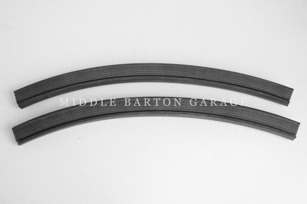 DOOR ANGLE GASKET ON THE FRONT FENDER. 12/1500 CABRIOLET (PAIR)